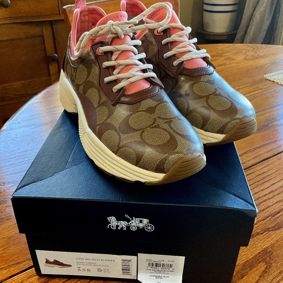 Like new/with box ladies Coach C270 Sig Tech Runner - sz 6.5B - Picture 1 of 9